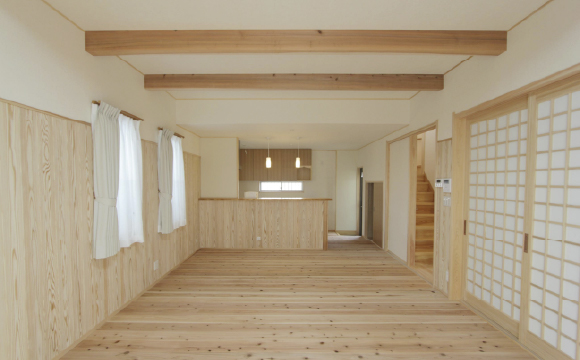 無垢材（スギ・ヒノキ・ナラなど）